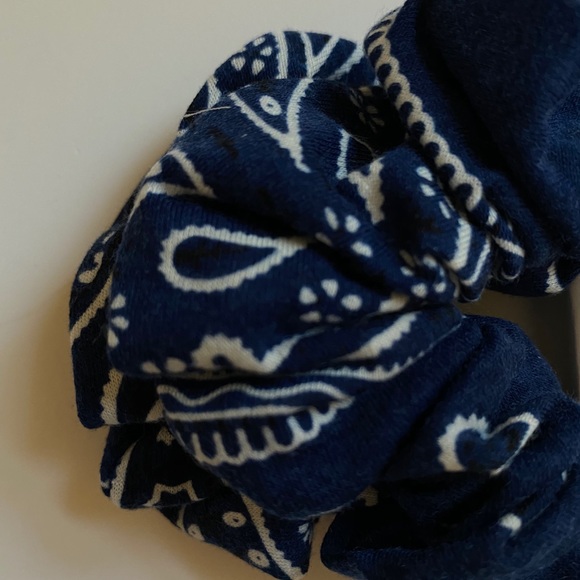 Bandana Scrunchies - Picture 5 of 7